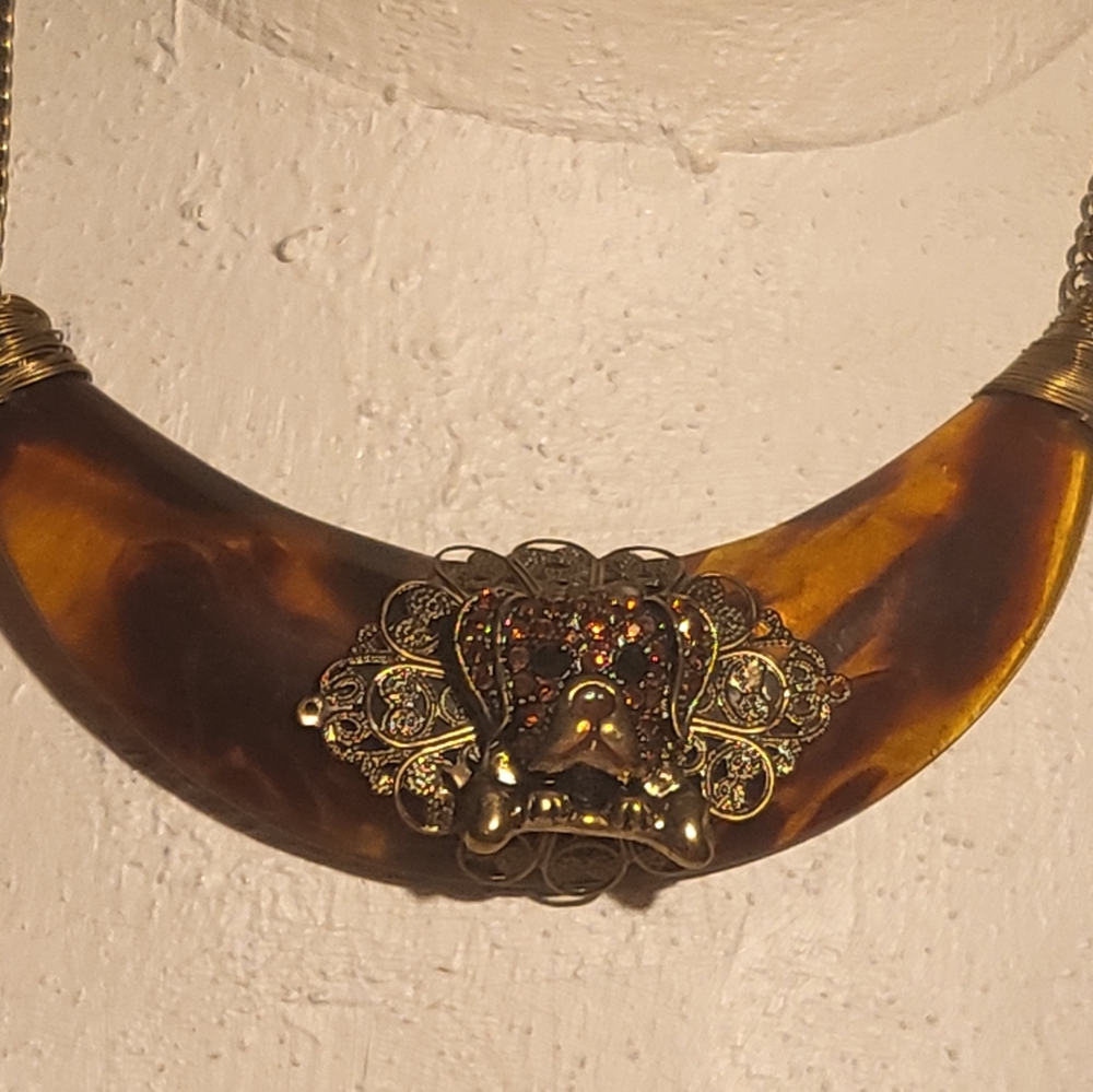 NWT Eegant Tortoise and Gold Dog  Necklace
